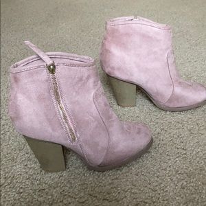 FABULOUS PINK BOOTIES!